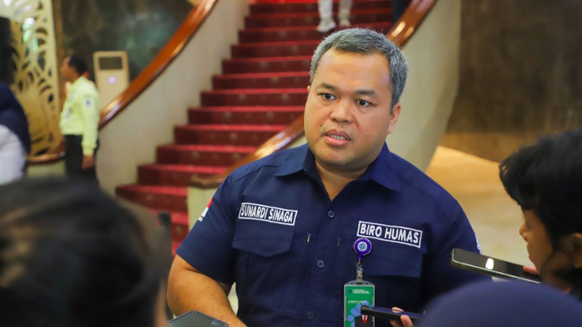 aker répondait au sujet des émeutes au journal de travail de Cikarang