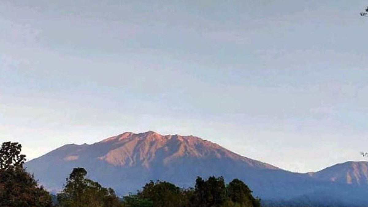 Erupsi Gunung Raung, Warga Diminta Tidak Beraktivitas Radius 3 Km Dari Puncak