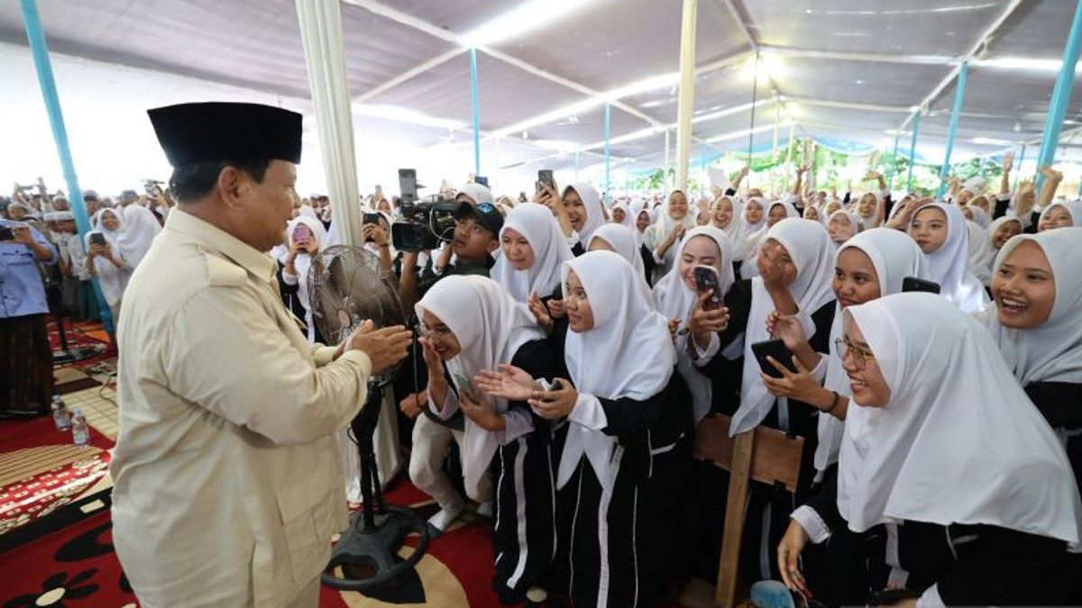 Prabowo Receives Support From The Ganggong Probolinggo Islamic Boarding School