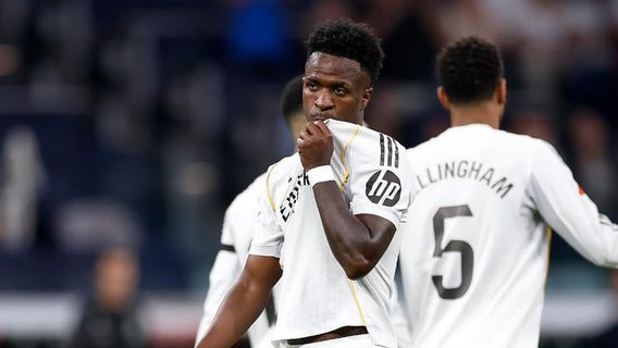 Vinicius Coba se fait encore taire en public, change un cri de applaudissements en un coup de main