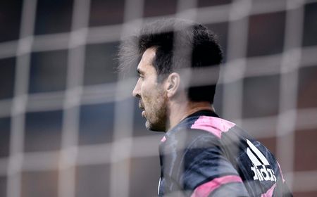 Buffon 'Manusia Abadi', Catatkan Pertandingan Profesional ke-1100 di Usia 43