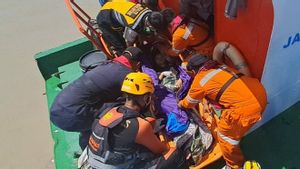 Diterjang Ombak Besar, Tim SAR Gabungan Evakuasi Penumpang Kapal Sakit Kritis