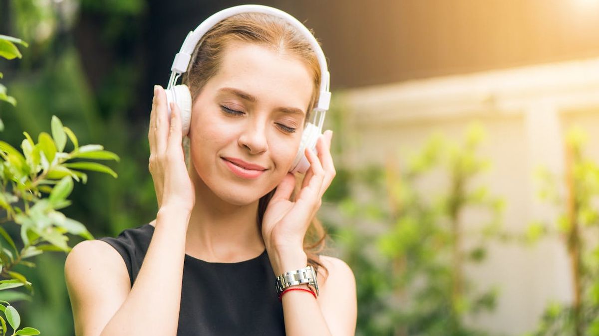 Tips Pakai Headset Agar Tidak Menganggu Kesehatan Telinga