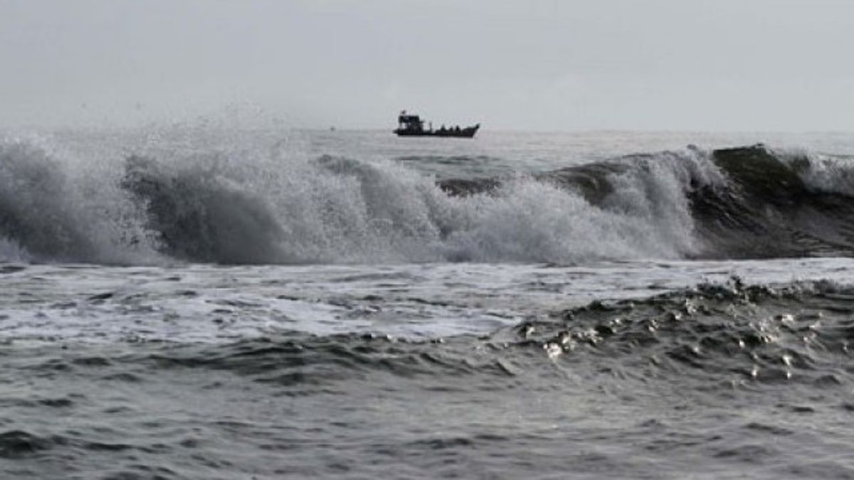 来自BMKG的警告：在西爪哇的南海，贾滕，到日惹，仍有可能发生巨浪
