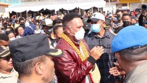 Senangnya Pj Gubernur Paulus Waterpauw yang Dapat Sambutan Luar Biasa di Papua Barat