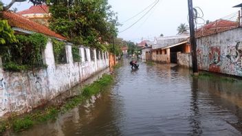洪水はランカスビトゥンの住民の集落を浸す
