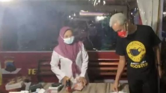 Malam-malam, Ganjar Pranowo Cek Lalin di Tol Semarang-Solo: Besok Bisa Lebih Padat Lagi