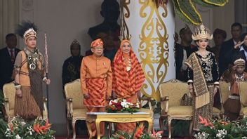 Les vêtements traditionnels du vice-président inspirés par les habitants de la rivière Kapuas