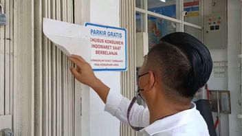 There’s No People, Free Parking Board à Indomaret Bengkulu Délibérément Fermé Papier