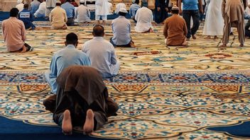 好消息给那些记住 30 朱兹古兰经的人， 阿拉伯联合酋长国伊玛目清真寺的凯梅纳格公开选择