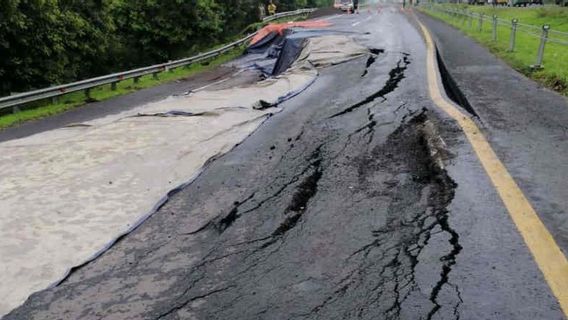 Membre De La Chambre Des Représentants De La Faction PKS: Ne Laissez Pas Les Dommages Sur Le Péage De Cipali KM 122 Perturber Le Flux Logistique