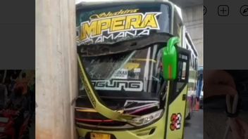 The Driver Wasn't Sleepy, The Bus That Hit A Concrete Pole In Ciledug Turned Out To Be The Result Of Avoiding A Motorbike