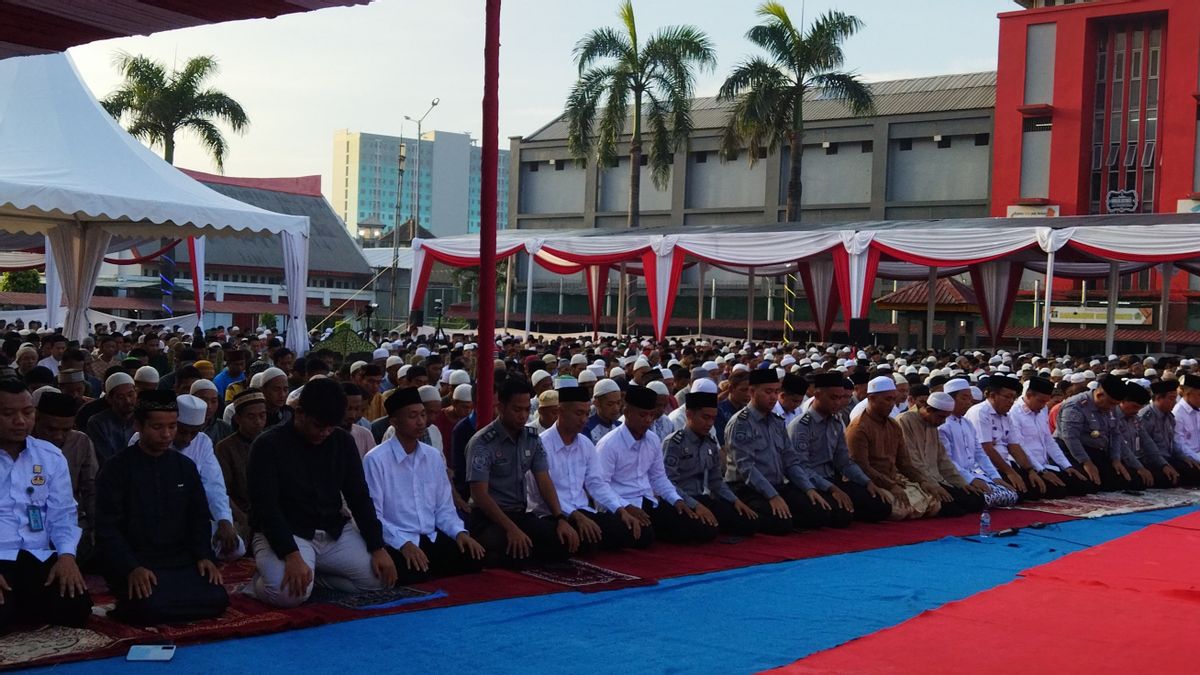 Thousands Of Jakarta Narcotics Prison Prisoners Follow Eid Prayers, Some Get Remission
