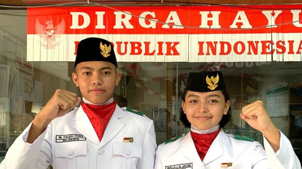 Acquaintance With Two Representatives Of North Jakarta In Paskibraka, Raising The Heritage Flag At The Palace