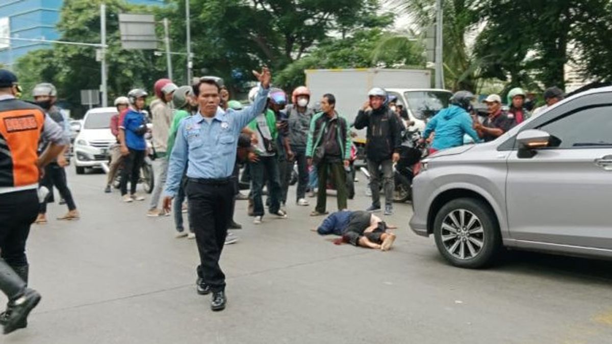 Diduga Bunuh Diri, Wanita Lompat dari Flyover Ancol Lalu Tertabrak Mobil