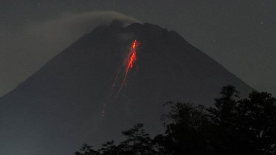 熔岩雪崩在一周内从默拉皮火山滑落43次