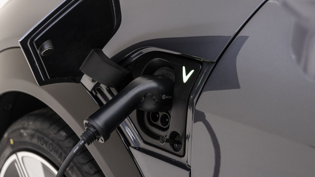 VinFast Founder Launches V-Green, Electric Vehicle Charging Station