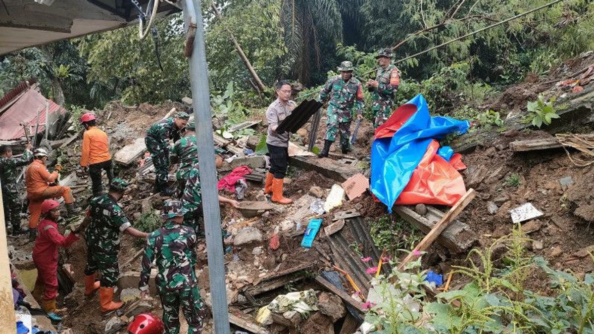 山体滑坡TPT Empang火车线茂物，2人死亡