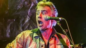 Glen Matlock dari Sex Pistols Buka Album Solo <i>Consequences Coming</i> dengan Single <i>Head On A Stick</i>