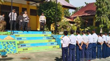 Bring Archery Children And Learn When Learning, 3 SMPN Students In Kendari Were Lectured By Police In Front Of Parents