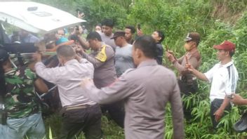 La police enquête sur un étudiant présumé de suicide au péage de Semarang-Solo