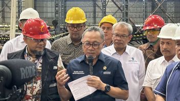 贸易部长祖拉斯订购了2，300吨钢材，价值320亿印尼盾，由PT Long Tern钢铁公司生产，不符合SNI