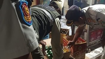 Razia Serentak, Satpol PP Sita Hundreds of Unlicensed Miras Bottles in North Jakarta