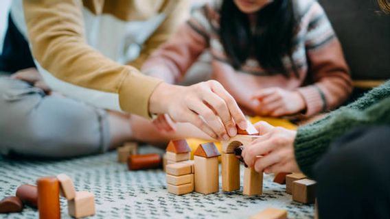 Birth Rate Continues To Decline, Toy Stores In Japan Are Even Interested By Adults