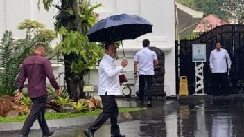 Heavy Rain, Minister Trenggono Visits The Palace In The Middle Of The Sea Fence Tuai Polemic