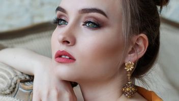 了解低和高视觉化妆趋势之间的差异