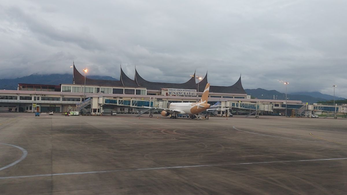 ミナンカバウ国際空港がアブ・ヴァルカニック・マラピの影響で再び閉鎖