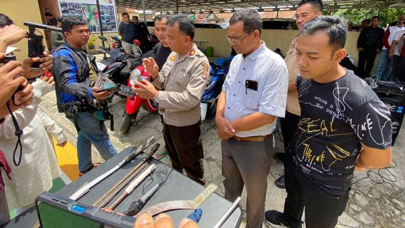 Pelajar yang Viral di Medsos Bawa Senjata Tajam Akhirnya Jadi Tersangka Meski di Bawah Umur