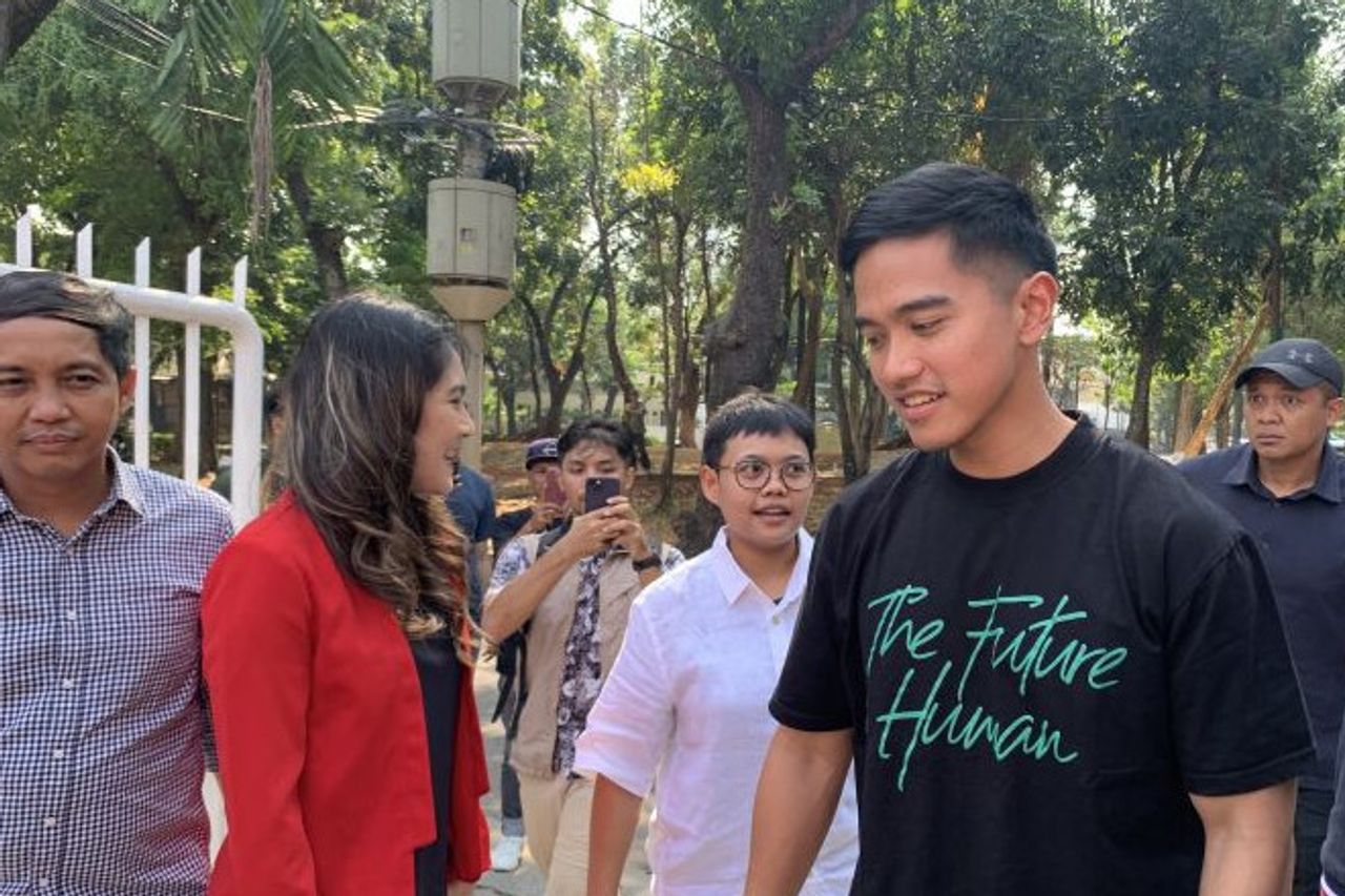 Wearing Shirts And Loreng Pants, Kaesang Gathers To Jokowi's National Secretariat Volunteer House