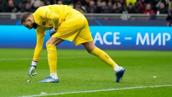 Viral! Donnarumma Was Showered With Money When He Returned To AC Milan Headquarters