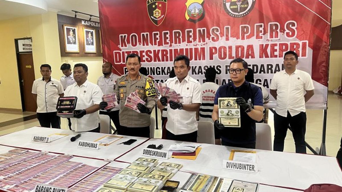 ケプリ地域警察は、シンガポールの偽造ドル紙幣流通事件を明らかにし、合計は450億ルピアに達しました