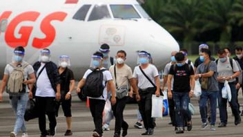 中国の労働者などは、チャーター機、KSPIを使用してインドネシアに入る:ここで労働者は帰国していないとTHRすることはできません
