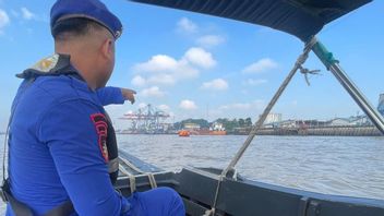 3,000吨CPO油的卸货物沉没在穆西河中,10名船员成功撤离