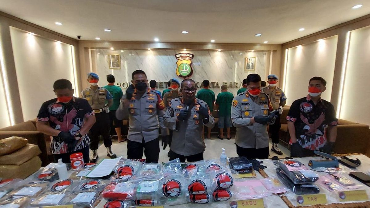 VIDEO: Dibongkar Polisi Penyelundupan Puluhan Kg Ganja-Sabu Modus Jasa Ekspedisi