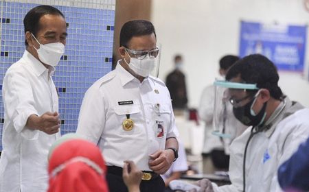 Presiden Jokowi, Anies Baswedan dan Menkes Budi ke Thamrin City, Tinjau Vaksinasi Pelaku Usaha