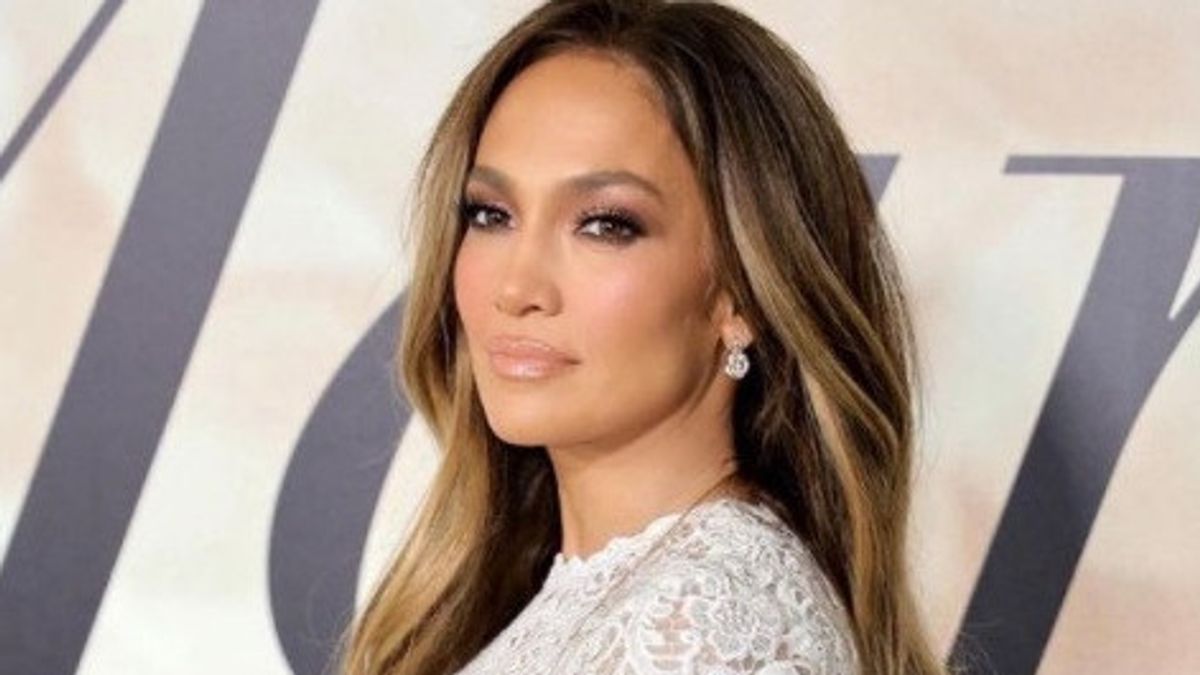 Starring Marry Me, Jennifer Lopez Is Challenged To Be A Victim Of Cheating