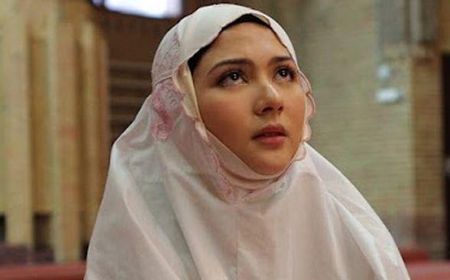 5 Foto Jessica Mila Berhijab hingga Belajar Salat Saat Jadi Muslimah di Mengejar Surga