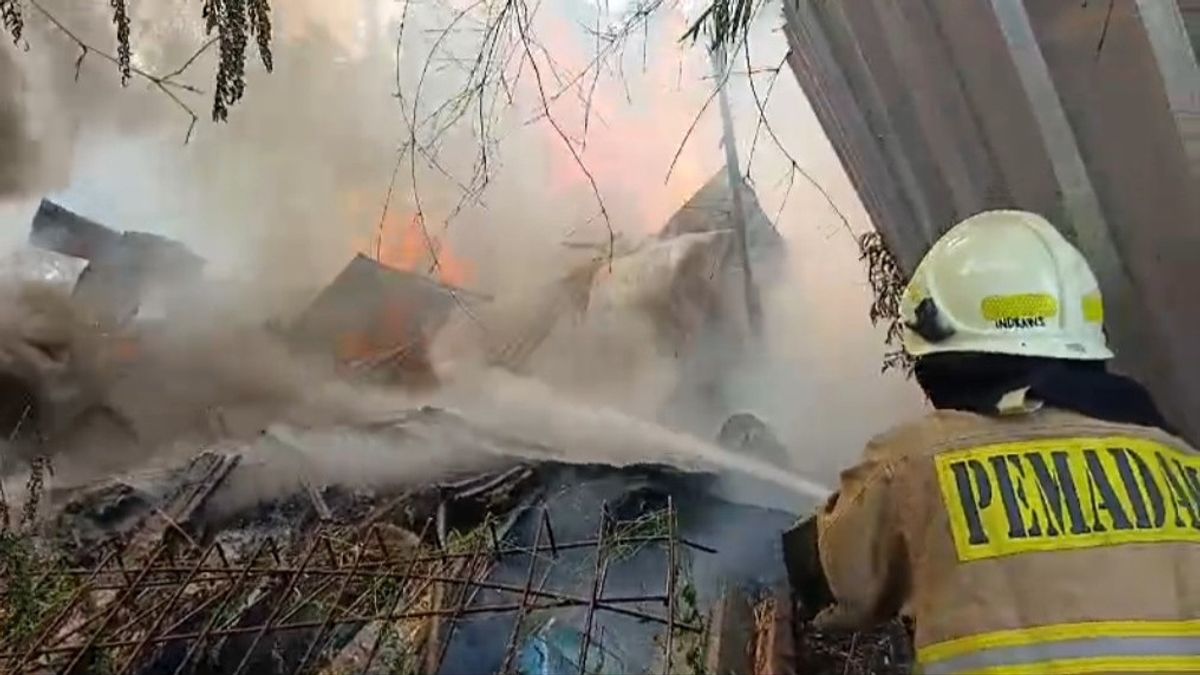 Piles Of Used Wood In Empty Land In The Duren Sawit Area Burned, Panicns Afraid Of Fire Spreading