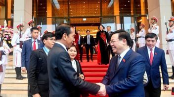 الرئيس جوكوي يلتقي برئيس الجمعية الوطنية الفيتنامية
