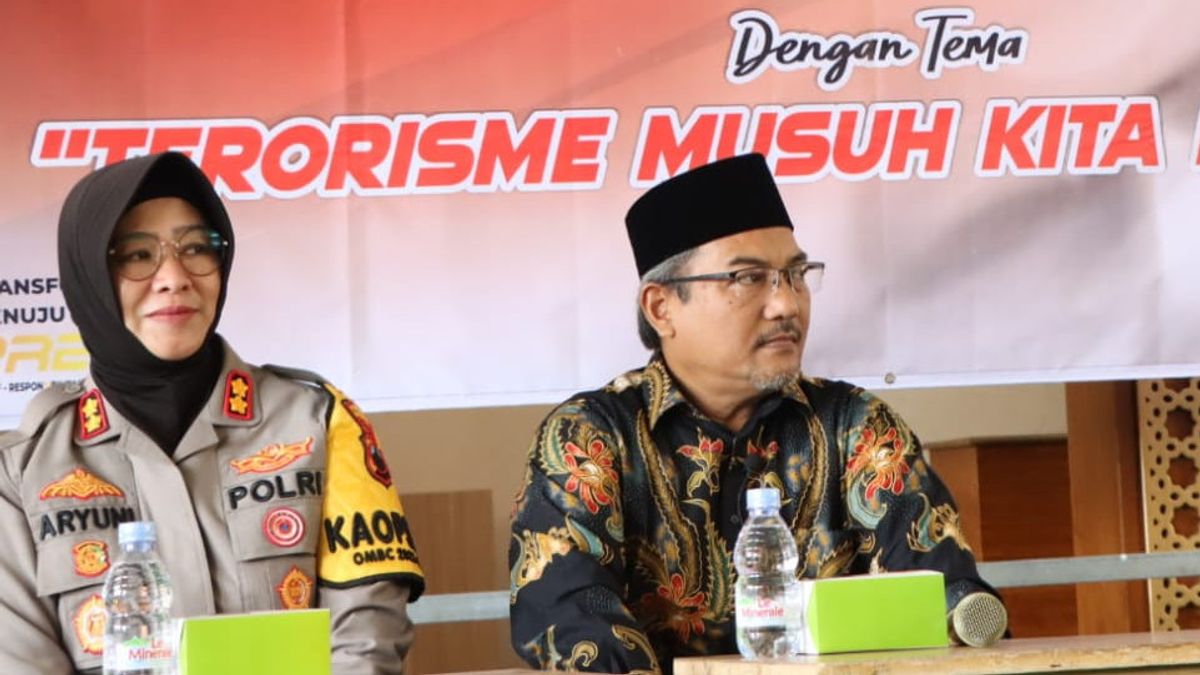 在桑特里面前,前纳西尔·阿巴斯(Nasir Abbas)解释了印度尼西亚的恐怖主义理论