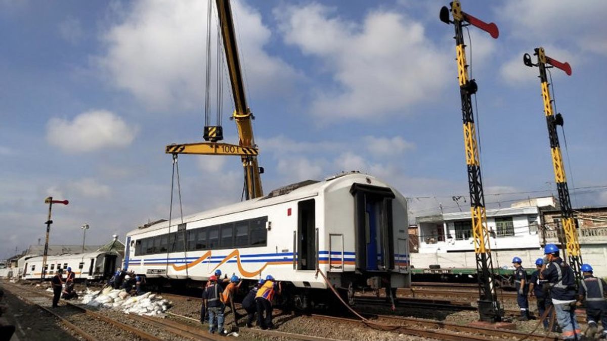 Four Out Of 7 Train Cars That Travel Alone Without Locomotives In Malang Are Evacuated