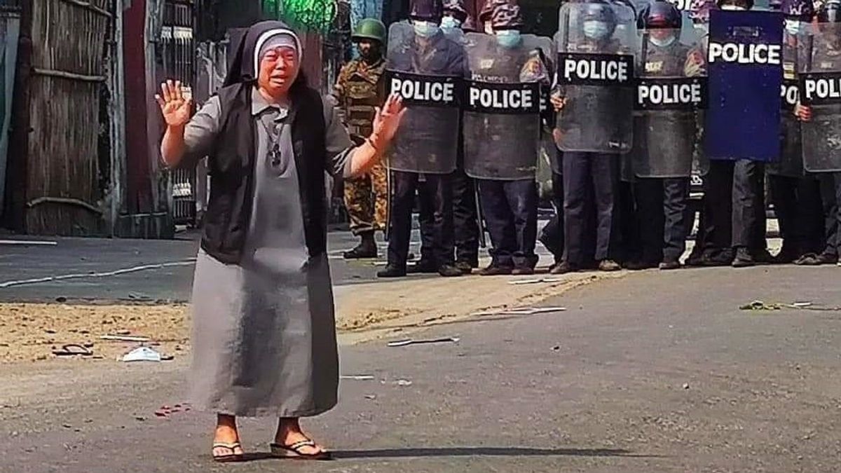 A Nun In Myanmar Successfully Freed 100 Protesters From Myanmar Police