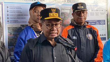 강우량이 여전히 높아서 프라모노가 학생 PJJ을 2월 1일까지 연장
Curah Hujan Masih Tinggi, Pramono Perpanjang PJJ Siswa hingga 1 Februari 