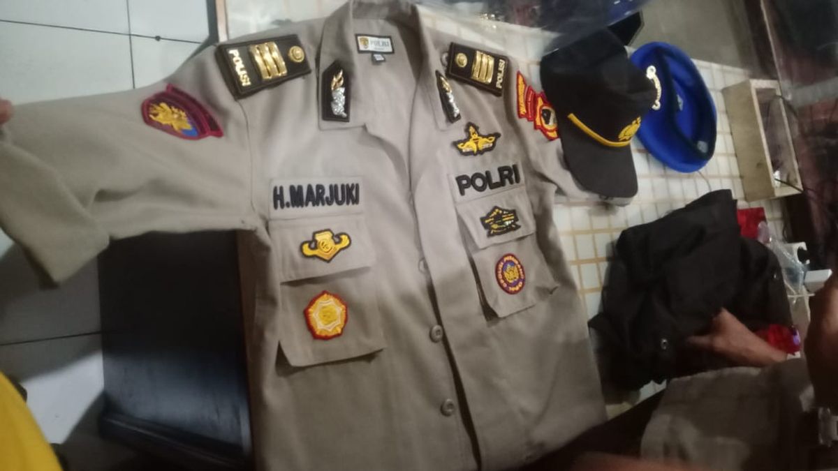 Exhibant à Smule Avec Des Uniformes De Rang AKP, Fausse Police à Makassar Arrêté