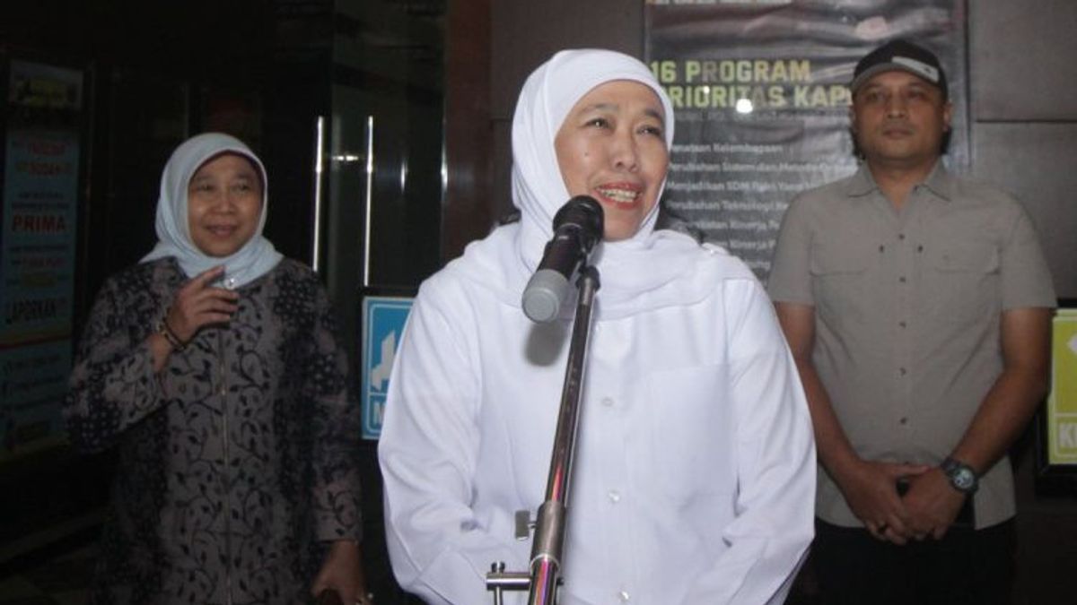 غدًا، سيتحدث حاكم جاوة الشرقية خوفيفا باكال أمام المحكمة بشأن قضية أموال المنح في جاوة الشرقية