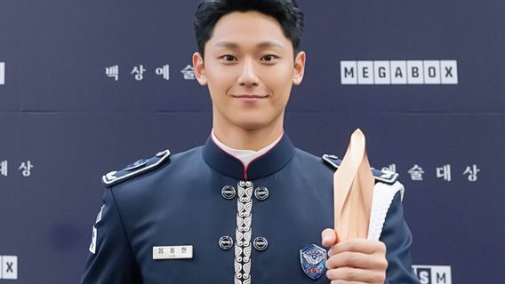 Lee Do Hyun dan Hyungwon MONSTA X Selesai Wajib Militer Hari Ini